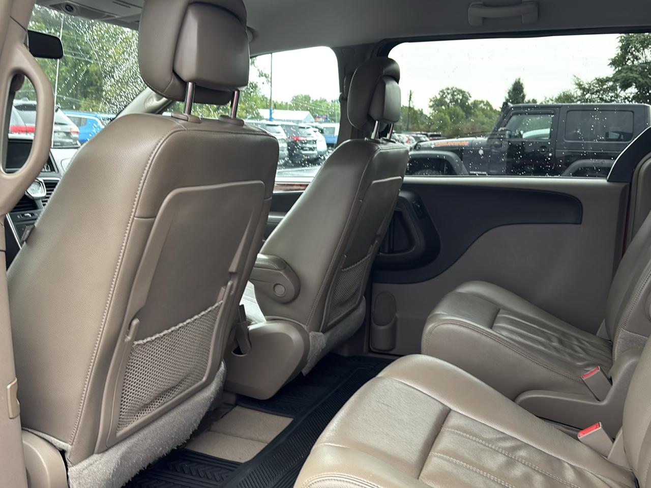 Chrysler Town & Country 4dr Wgn Touring 2013