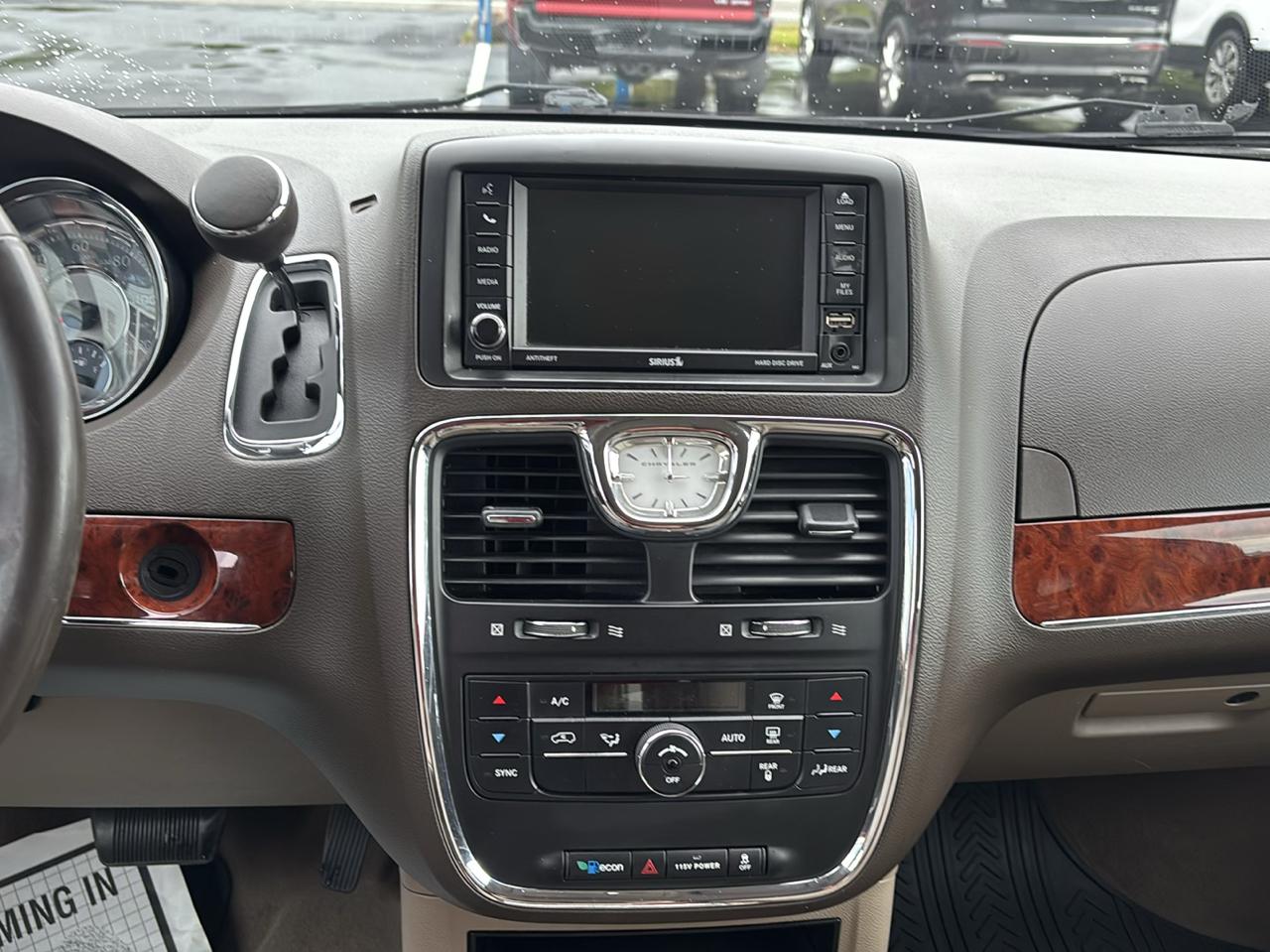Chrysler Town & Country 4dr Wgn Touring 2013