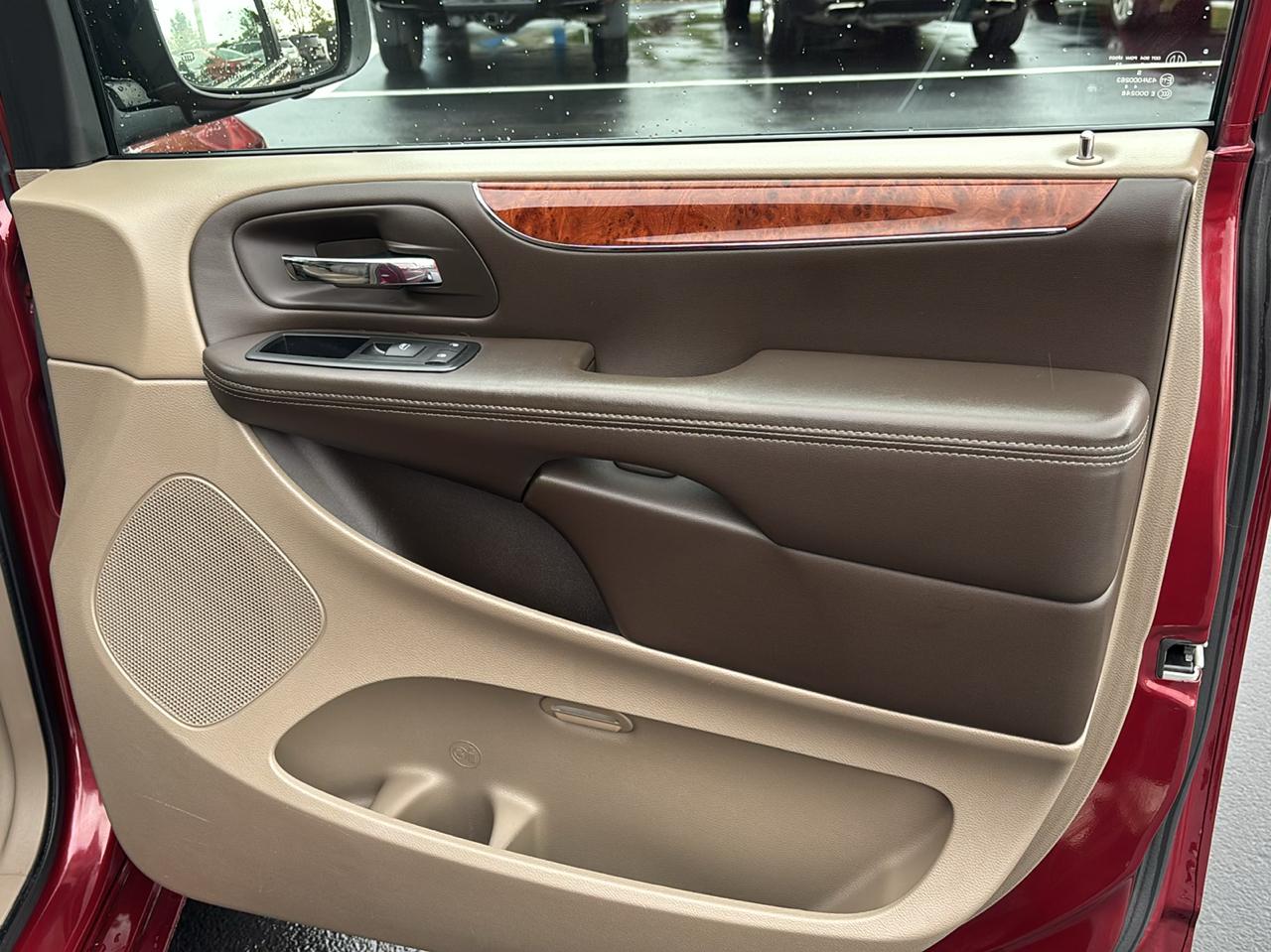 Chrysler Town & Country 4dr Wgn Touring 2013