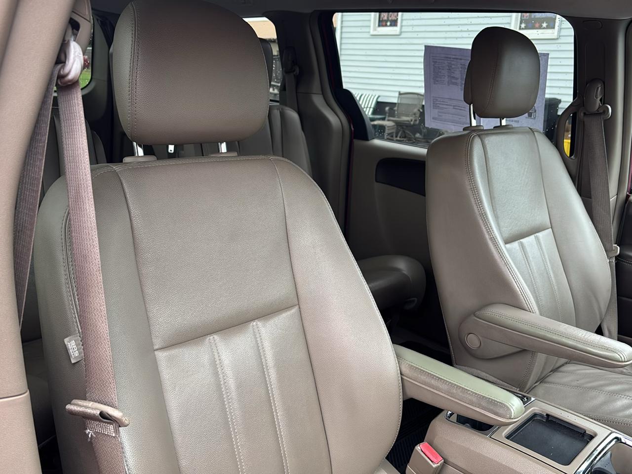 Chrysler Town & Country 4dr Wgn Touring 2013