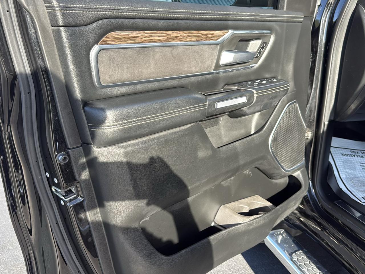 RAM 1500 Laramie 4x4 Crew Cab 5'7" Box 2019