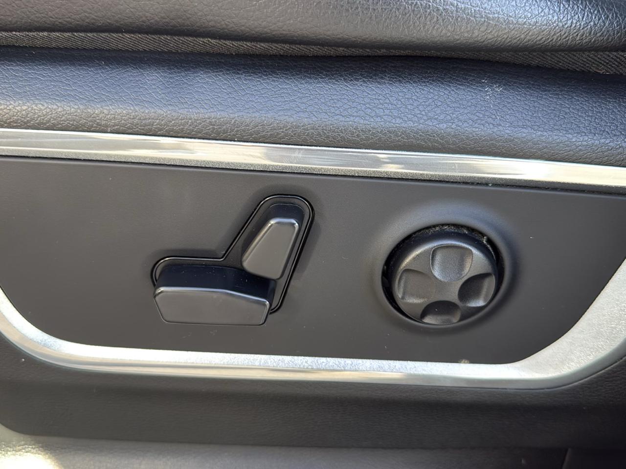 RAM 1500 Laramie 4x4 Crew Cab 5'7" Box 2019