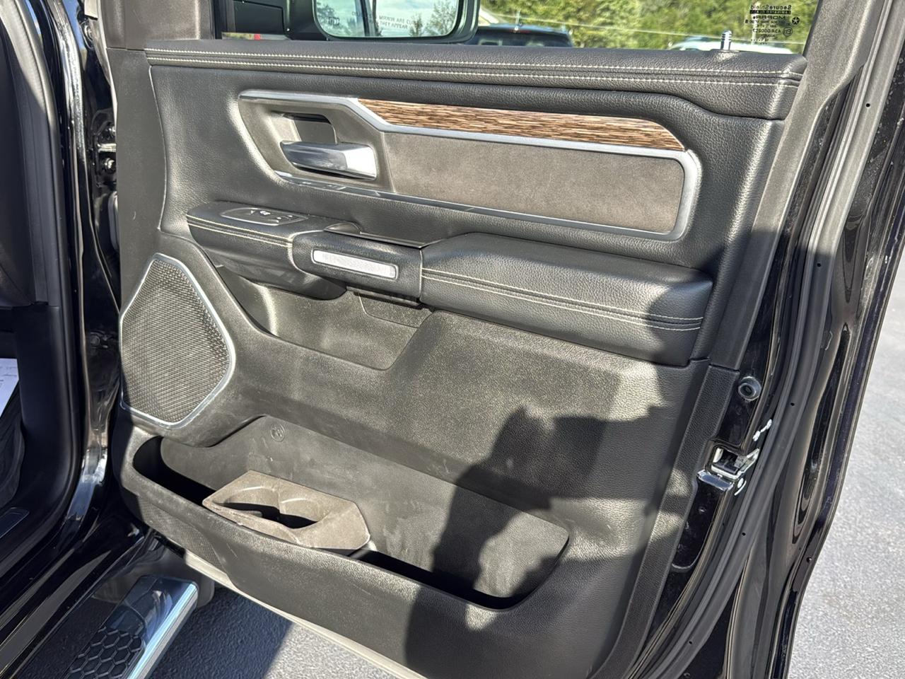 RAM 1500 Laramie 4x4 Crew Cab 5'7" Box 2019
