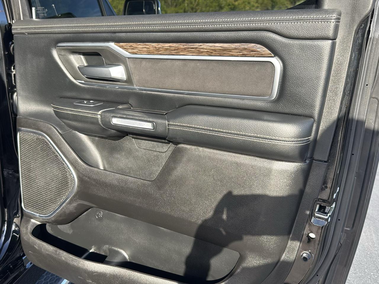 RAM 1500 Laramie 4x4 Crew Cab 5'7" Box 2019