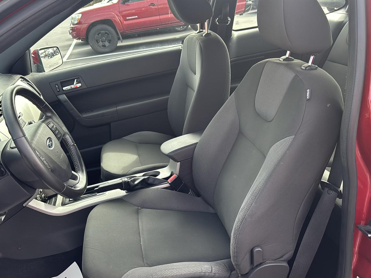 Ford Focus 2dr Cpe SES 2009