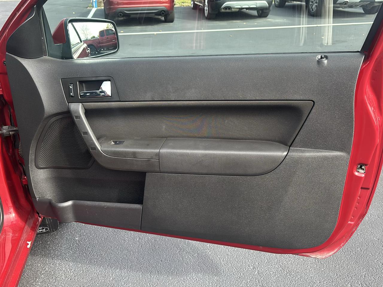 Ford Focus 2dr Cpe SES 2009