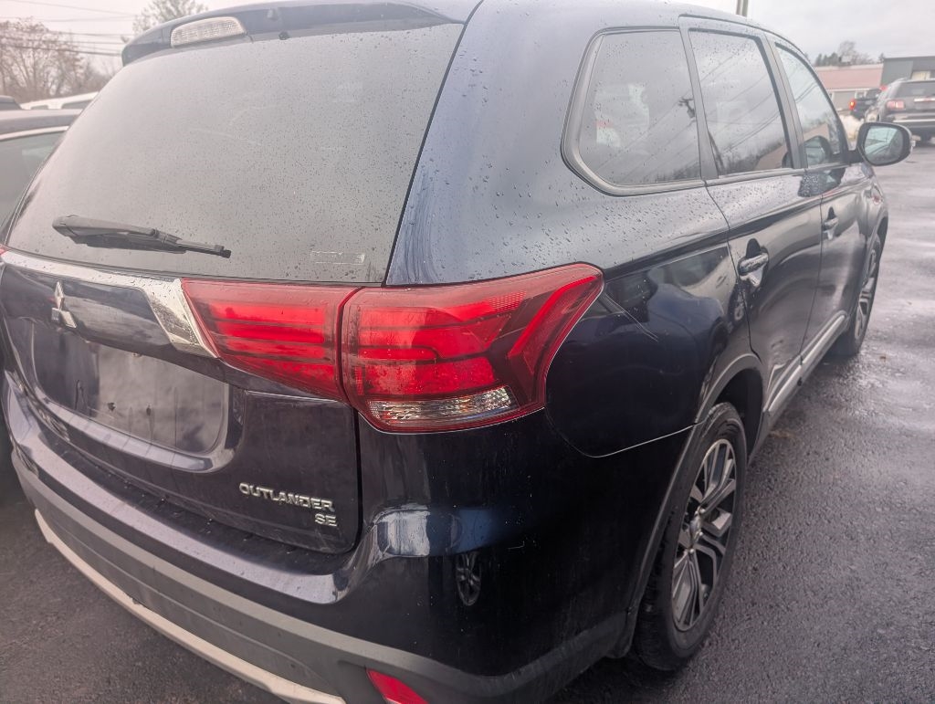 Mitsubishi Outlander SE AWD 2016