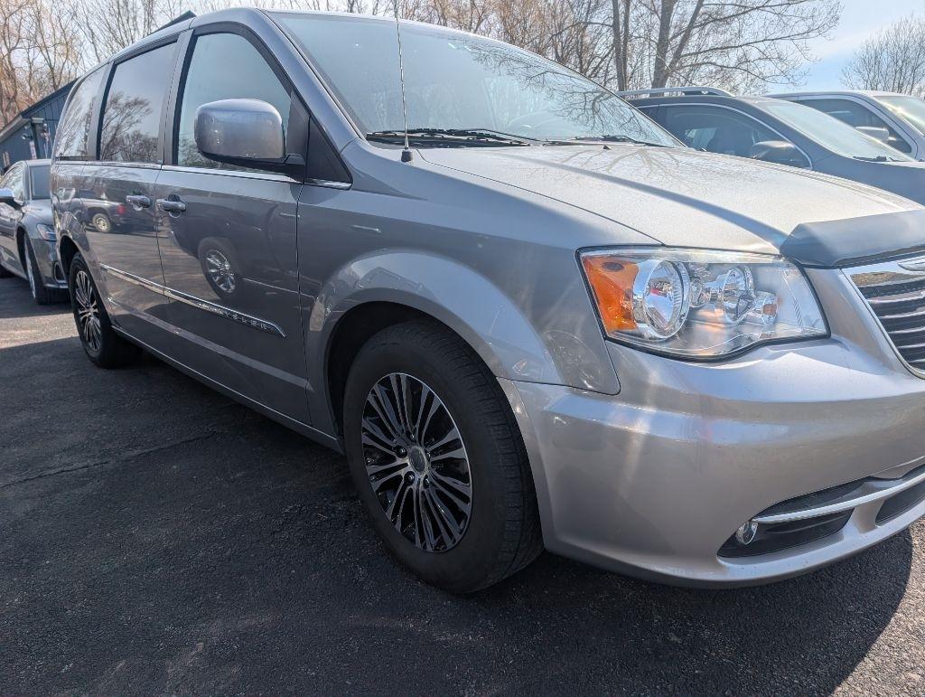 Chrysler Town & Country S 2013