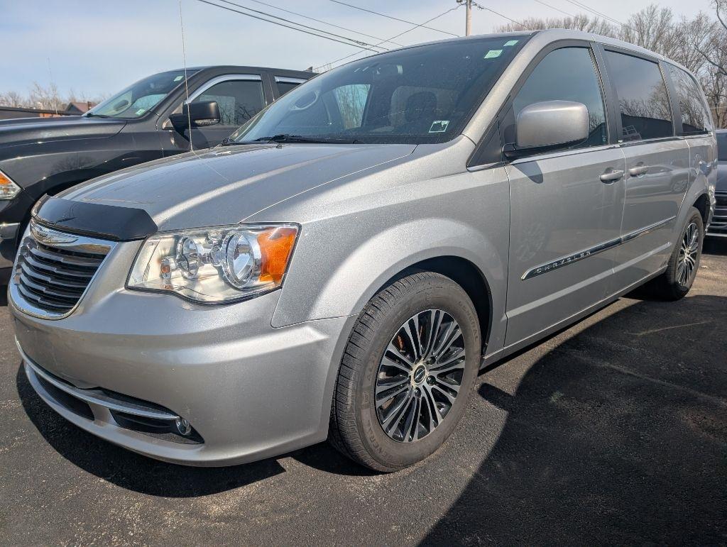 Chrysler Town & Country S 2013