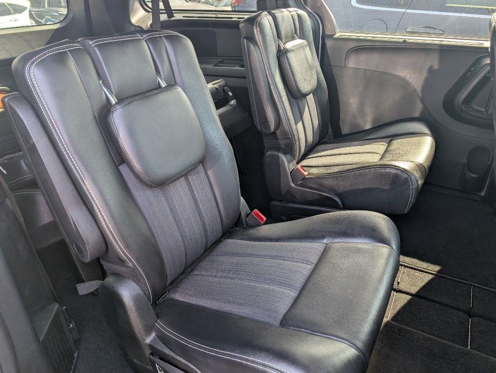 Chrysler Town & Country S 2013