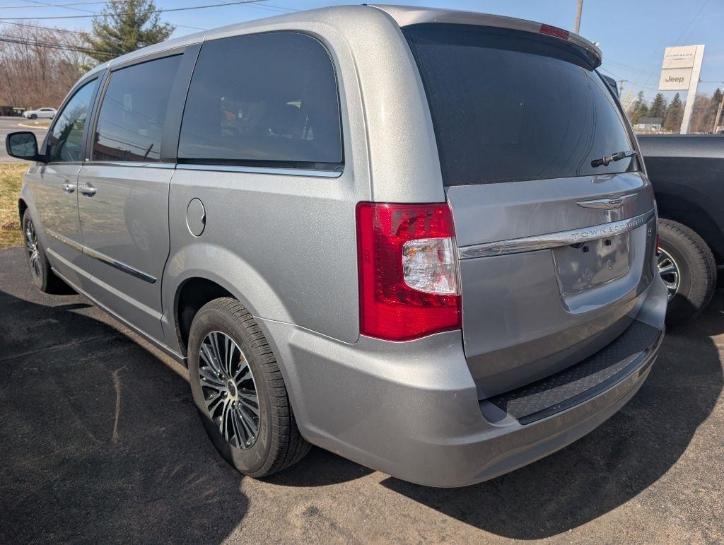 Chrysler Town & Country S 2013