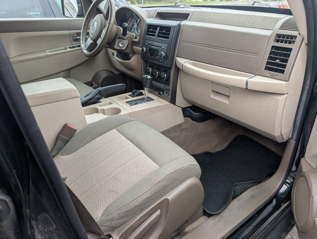 Jeep Liberty 4WD 4dr Sport 2012