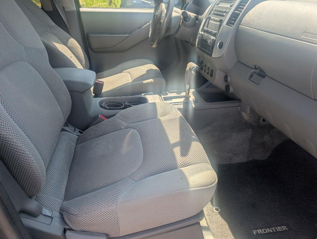 Nissan Frontier 4WD Crew Cab SWB Auto SV 2012