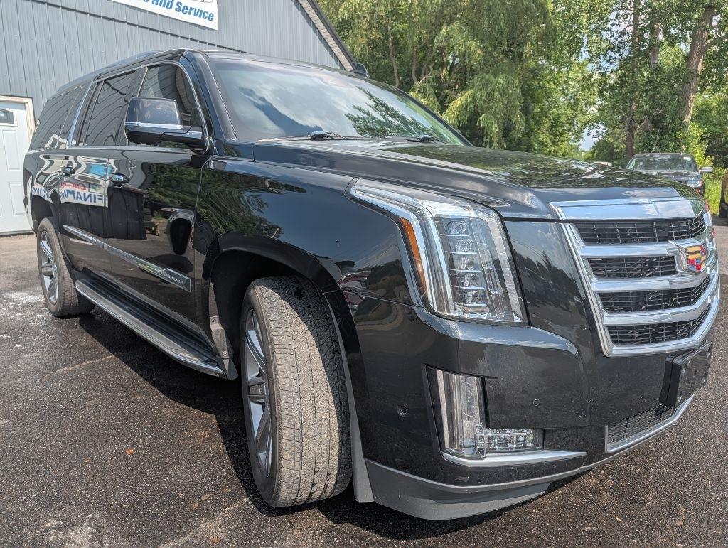 Cadillac Escalade ESV 4WD 4dr Luxury 2018