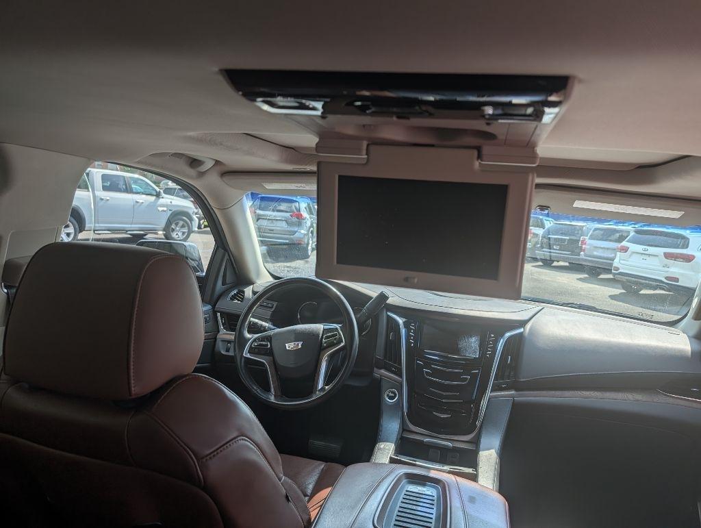 Cadillac Escalade ESV 4WD 4dr Luxury 2018