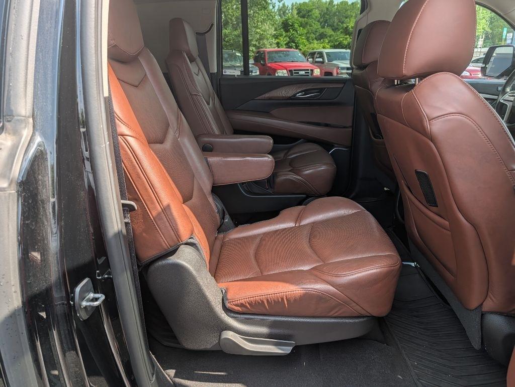 Cadillac Escalade ESV 4WD 4dr Luxury 2018