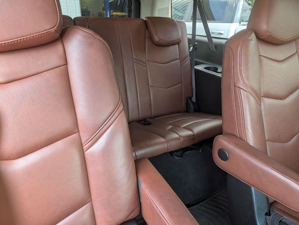 Cadillac Escalade ESV 4WD 4dr Luxury 2018