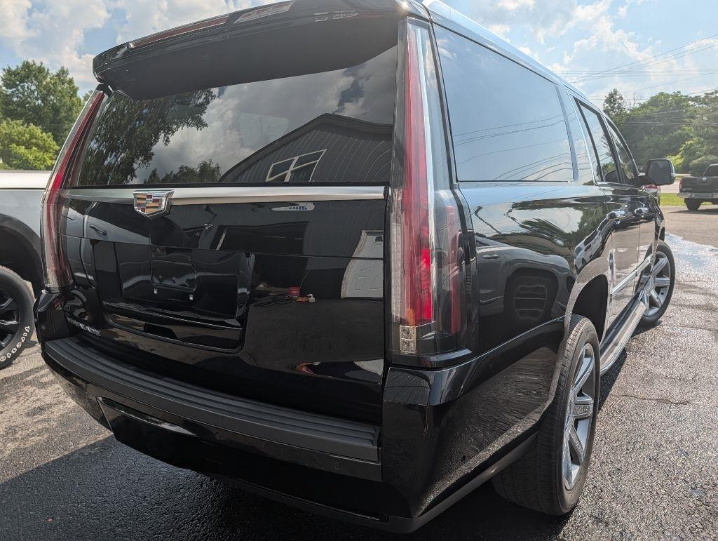 Cadillac Escalade ESV 4WD 4dr Luxury 2018