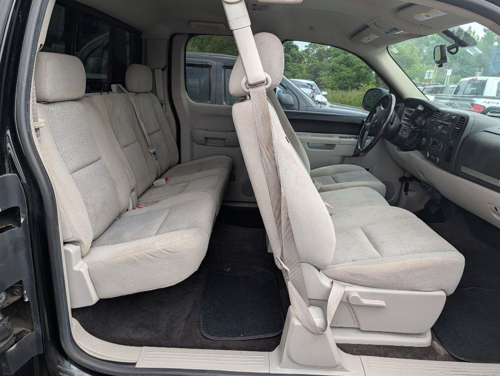 Chevrolet Silverado 1500 4WD Ext Cab 143.5" LT 2011