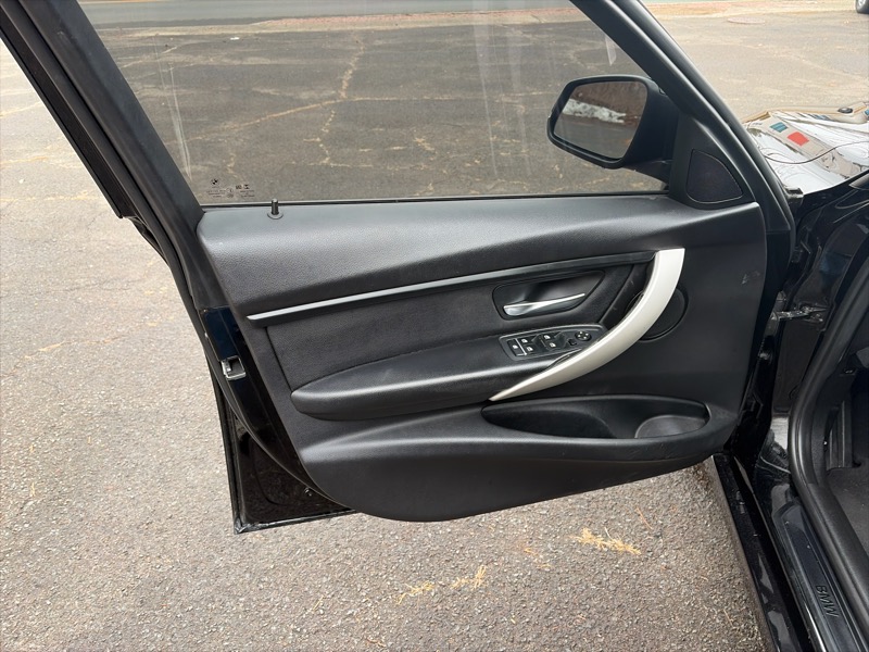 BMW 3-Series 320i xDrive Sedan 2017