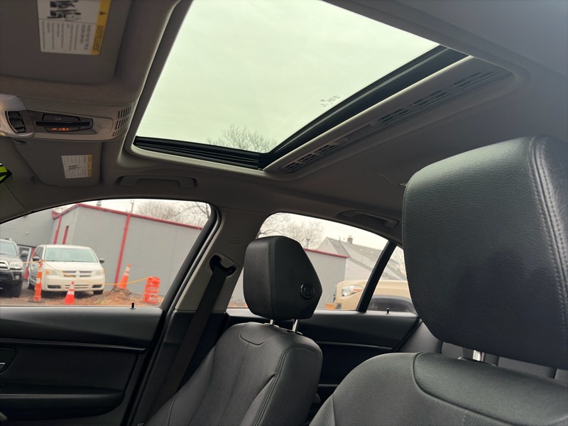 BMW 3-Series 320i xDrive Sedan 2017