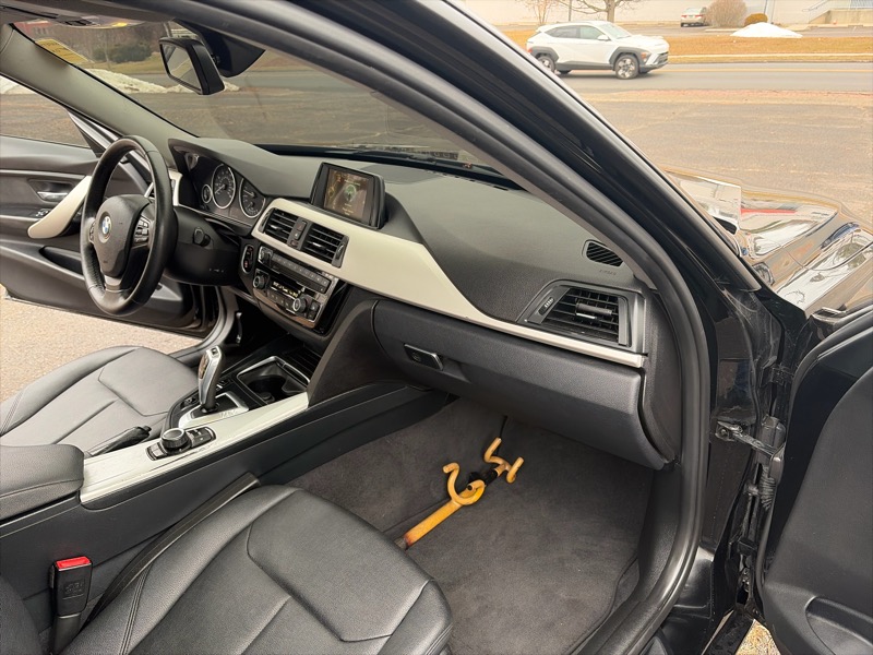 BMW 3-Series 320i xDrive Sedan 2017