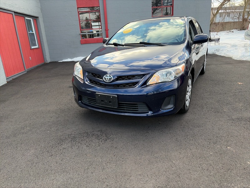 Toyota Corolla LE 4-Speed AT 2011
