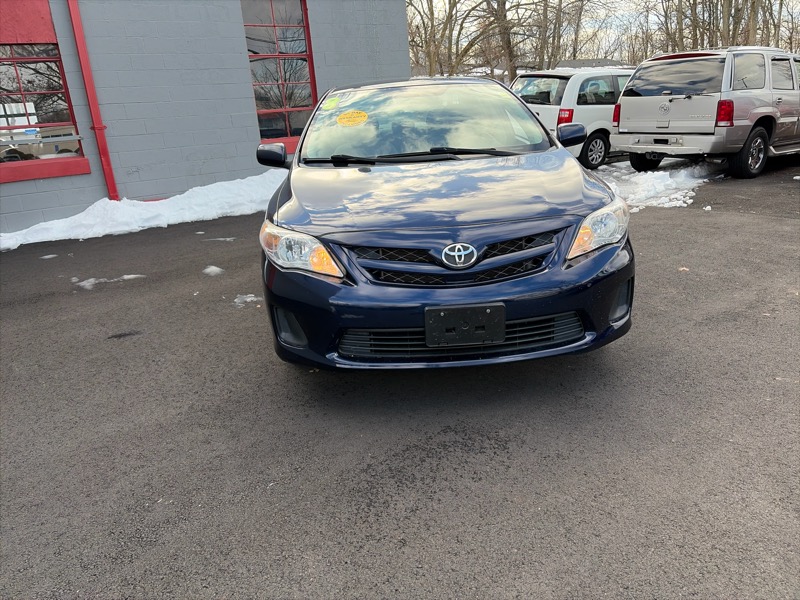 Toyota Corolla LE 4-Speed AT 2011