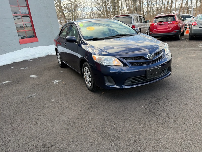 Toyota Corolla LE 4-Speed AT 2011