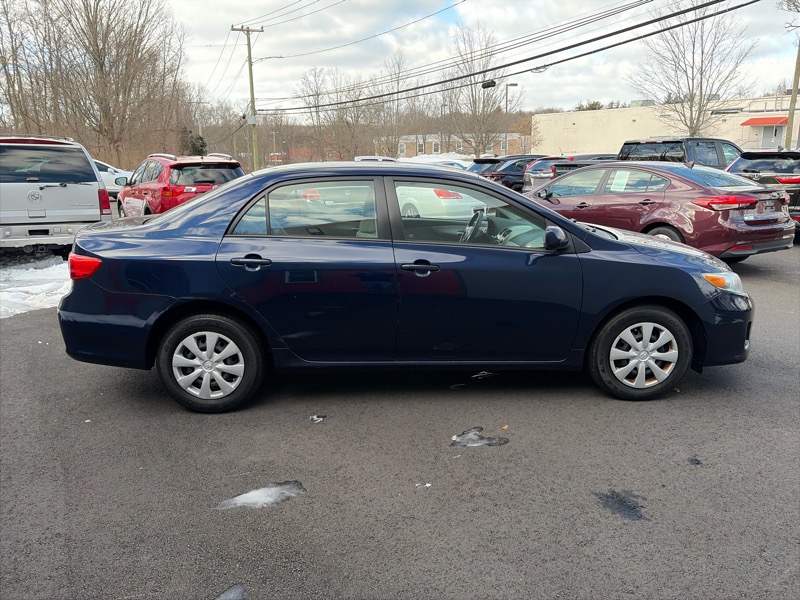 Toyota Corolla LE 4-Speed AT 2011