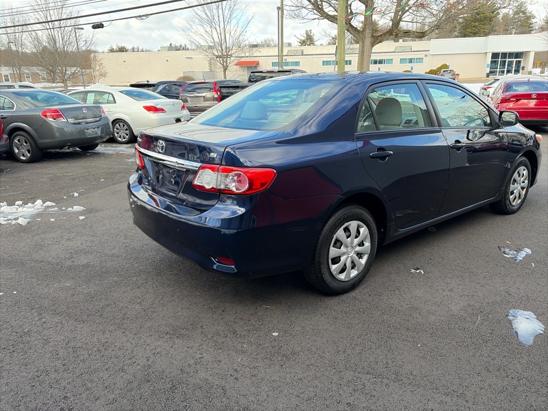 Toyota Corolla LE 4-Speed AT 2011