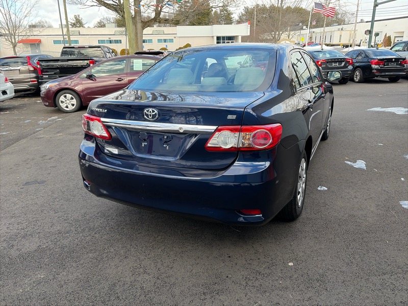 Toyota Corolla LE 4-Speed AT 2011