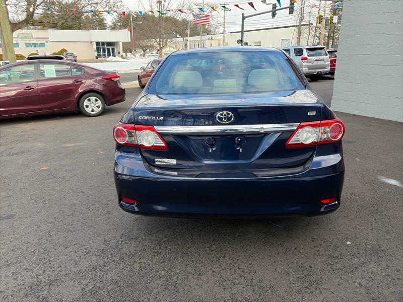 Toyota Corolla LE 4-Speed AT 2011