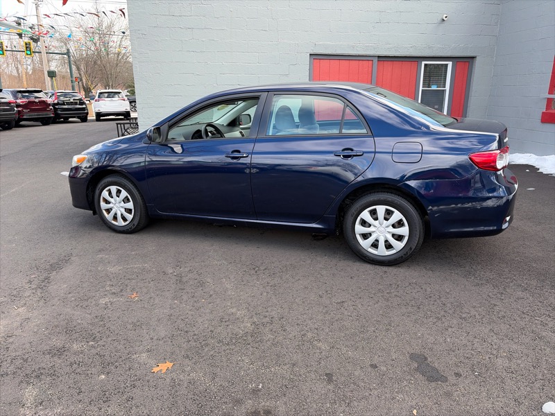 Toyota Corolla LE 4-Speed AT 2011