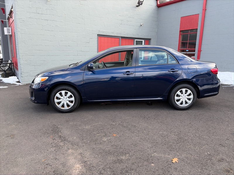 Toyota Corolla LE 4-Speed AT 2011