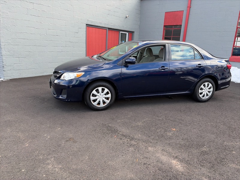 Toyota Corolla LE 4-Speed AT 2011