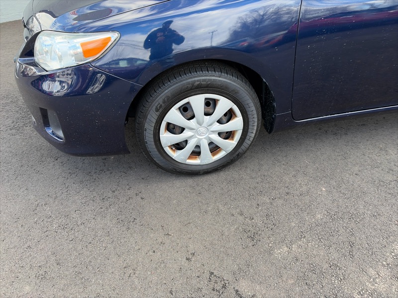 Toyota Corolla LE 4-Speed AT 2011