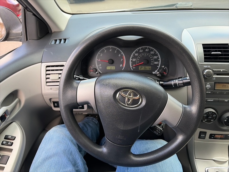 Toyota Corolla LE 4-Speed AT 2011