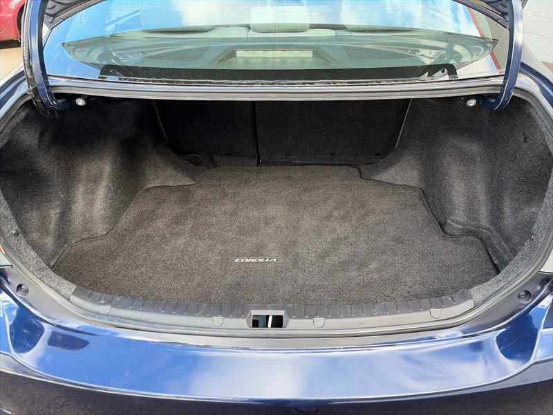 Toyota Corolla LE 4-Speed AT 2011