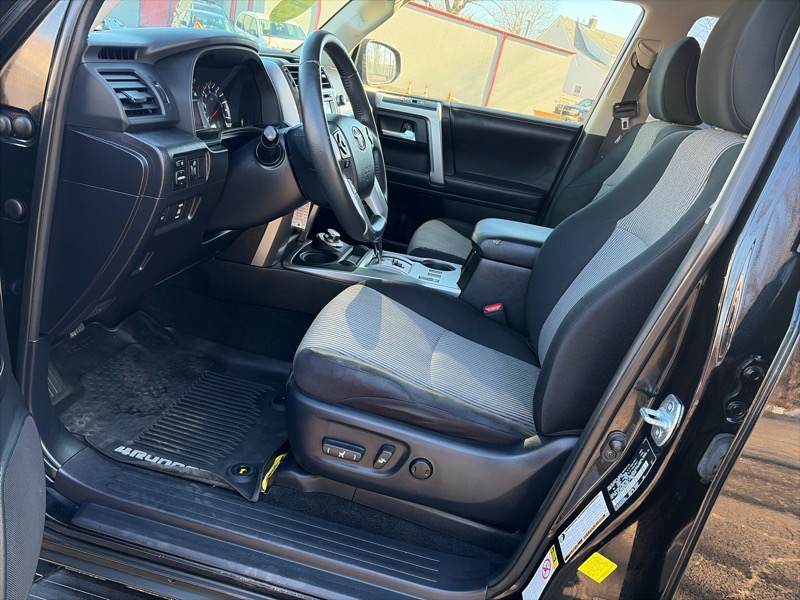 Toyota 4Runner SR5 4WD 2016