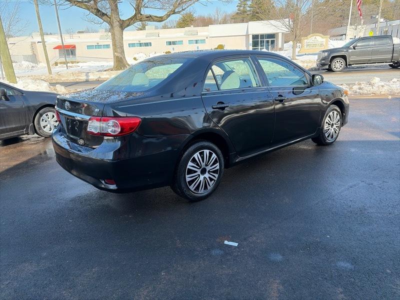 Toyota Corolla LE 4-Speed AT 2013