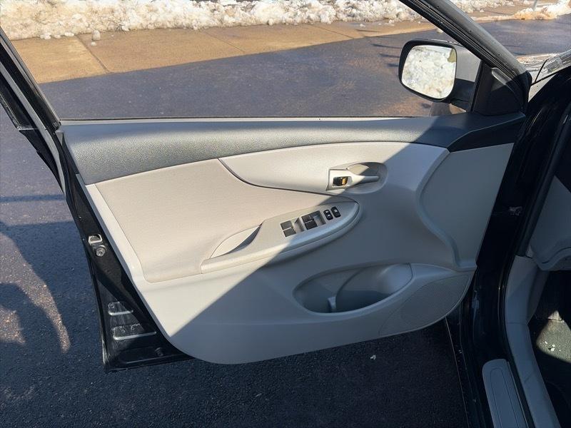 Toyota Corolla LE 4-Speed AT 2013