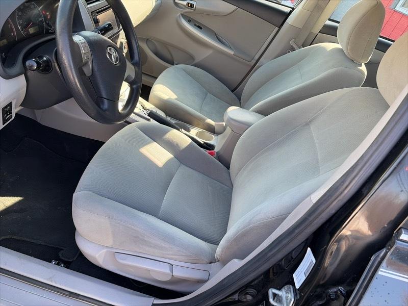 Toyota Corolla LE 4-Speed AT 2013