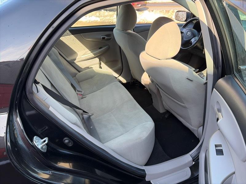 Toyota Corolla LE 4-Speed AT 2013