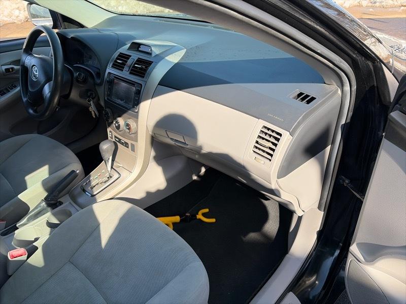 Toyota Corolla LE 4-Speed AT 2013