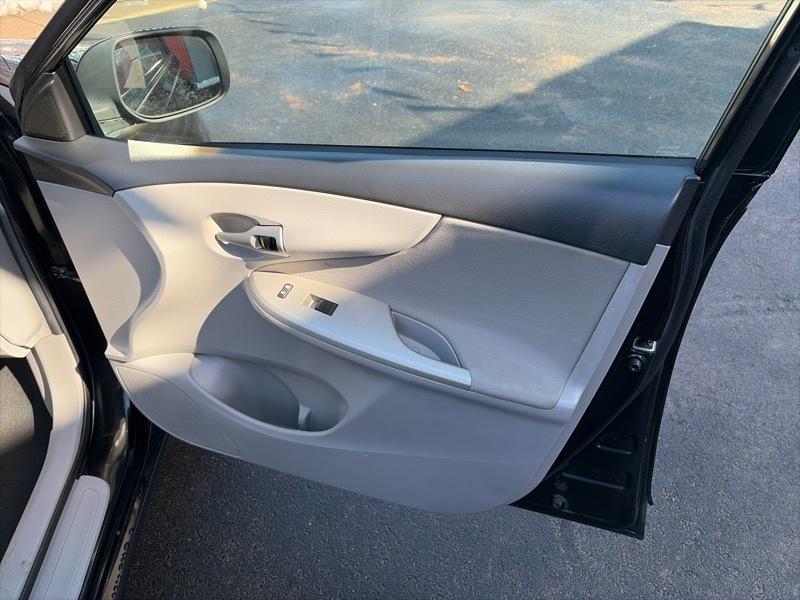 Toyota Corolla LE 4-Speed AT 2013