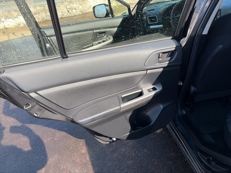 Subaru Impreza 2.0i PZEV CVT 5-Door 2015