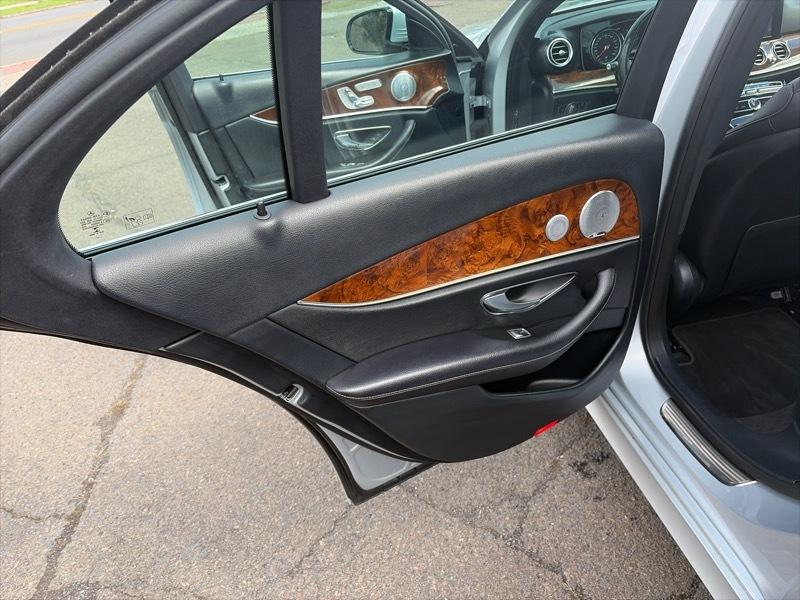 Mercedes-Benz E-Class E300 Luxury 4MATIC Sedan 2017