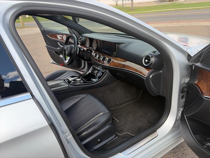 Mercedes-Benz E-Class E300 Luxury 4MATIC Sedan 2017