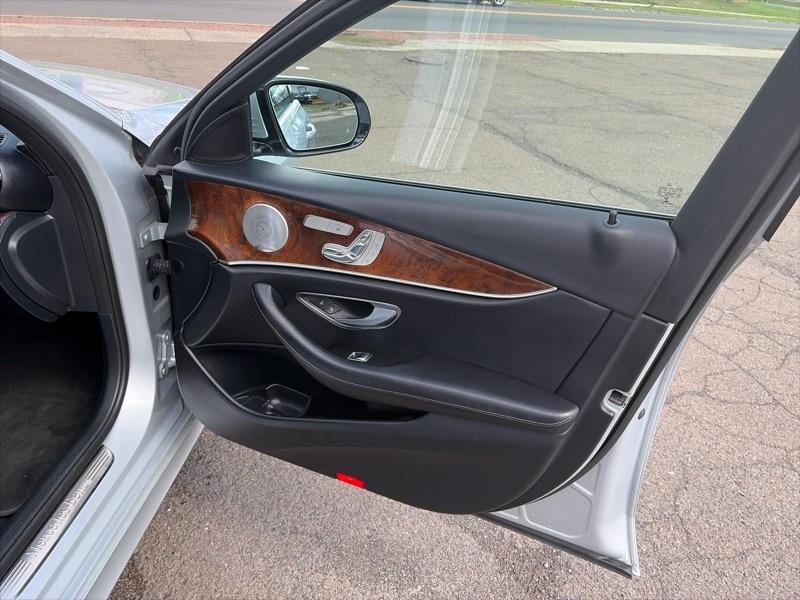 Mercedes-Benz E-Class E300 Luxury 4MATIC Sedan 2017